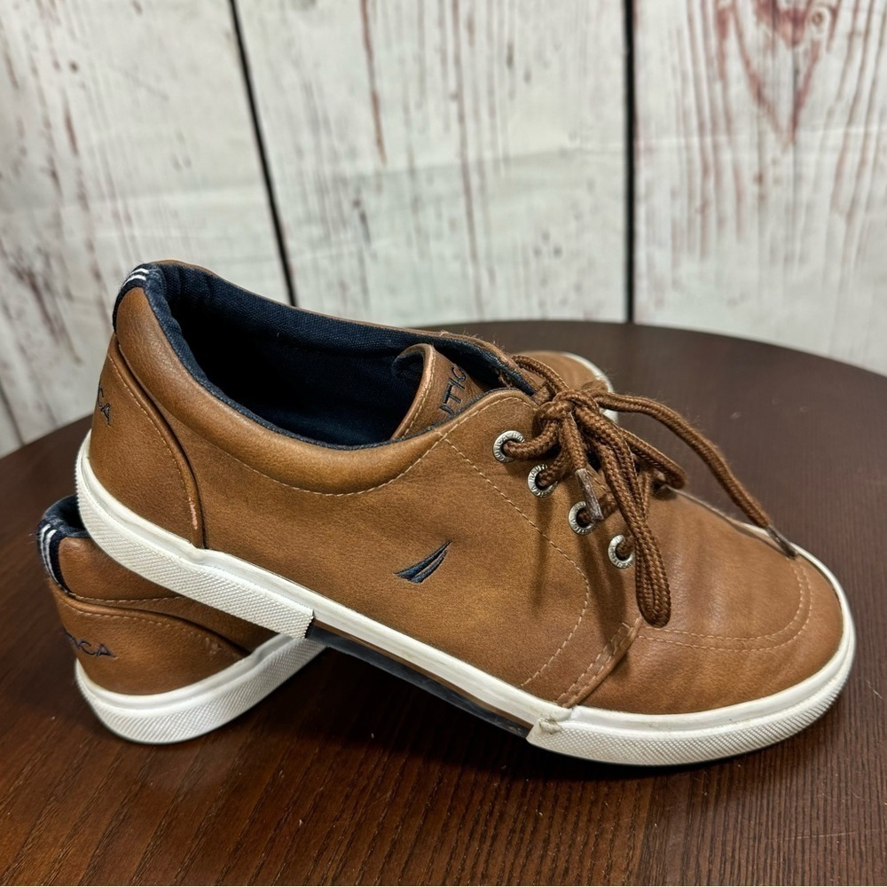 NAUTICA kids Sneakers in size 3 Great condition - Picture 1 of 10
